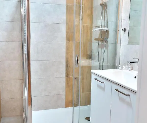 Laguna 13 Z Garazem -spa アパート